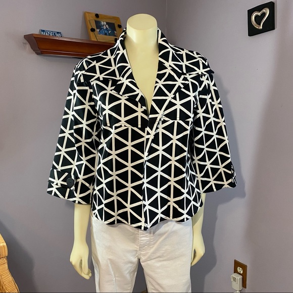 Transitions Crop Jacket - Picture 4 of 11